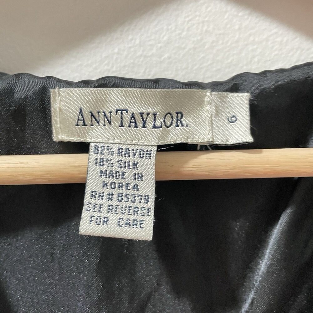 Vtg 90s Ann Taylor Black Velvet Vest Silk Blend V-Neck Waistcoat Size 6 - Picture 3 of 5